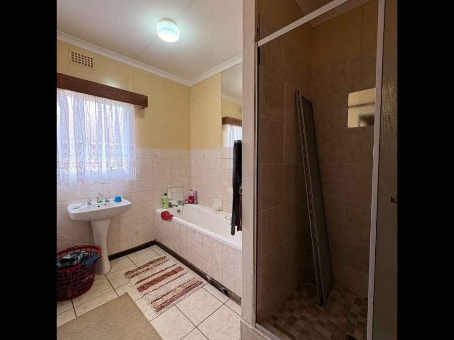 5 Bedroom Property for Sale in Flimieda North West